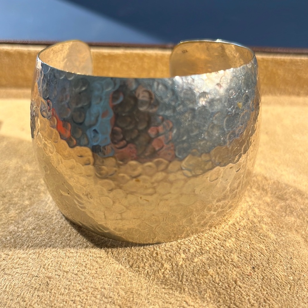 Fashion cuff